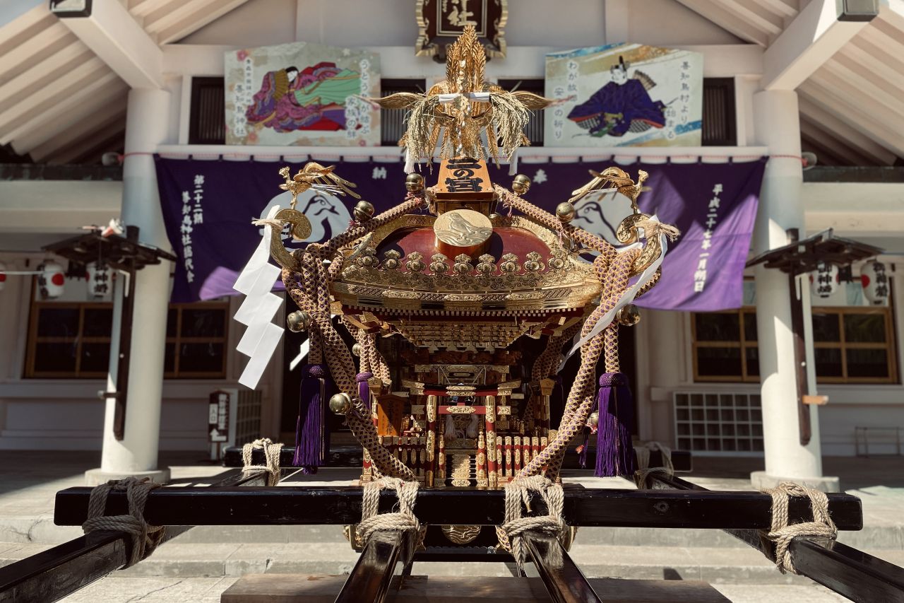 宮出しを待つ二之宮神輿